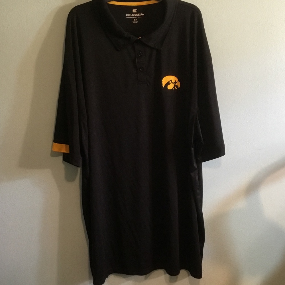 Colosseum Men’s Black Polo with Yellow Hawkeyes Logo